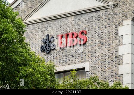 SHANGHAI, CHINA - 29. AUGUST 2022 - (DATEI) Foto vom 29. August 2022 zeigt das UBS-Logo in der Xintiandi Street in Shanghai, Ostchina. UBS (UBS. US) A Stockfoto