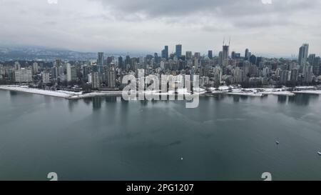 Skyline von Vancouver ab Kitsilano Beach Stockfoto