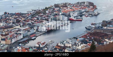 Bergen, Norwegen - 19. November 2017: Panoramafoto des Hafens von Bergen, Luftaufnahme Stockfoto