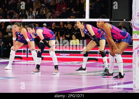 Scandicci. 19. März 2023. Zhu Ting (3. l) und Yao Di (2. l) von Scandicci React während des Spiels der 23. Runde zwischen Scandicci und Conegliano bei der Volleyballliga der Serie A1 Women 2022/2023 in Scandicci, Italien, am 19. März 2023. Kredit: Zhou Xiaotian/Xinhua/Alamy Live News Stockfoto