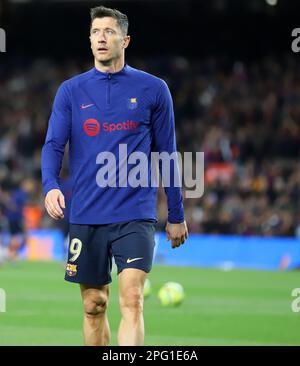 Sabadell, Barcelona, Spanien. 19. März 2023. Barcelona Spanien 19.03.2023 Robert Lewandowski (FC Barcelona) zeigt auf der La Liga Santander zwischen dem FC Barcelona und Real Madrid am 19. März 2023 im Camp Nou in Barcelona. (Kreditbild: © Xavi Urgeles/ZUMA Press Wire) NUR REDAKTIONELLE VERWENDUNG! Nicht für den kommerziellen GEBRAUCH! Kredit: ZUMA Press, Inc./Alamy Live News Stockfoto