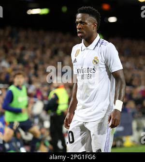 Sabadell, Barcelona, Spanien. 19. März 2023. Barcelona Spanien 19.03.2023 Vinicius Junior (Real Madrid) zeigt auf der La Liga Santander zwischen dem FC Barcelona und Real Madrid am 19. März 2023 im Camp Nou in Barcelona. (Kreditbild: © Xavi Urgeles/ZUMA Press Wire) NUR REDAKTIONELLE VERWENDUNG! Nicht für den kommerziellen GEBRAUCH! Kredit: ZUMA Press, Inc./Alamy Live News Stockfoto