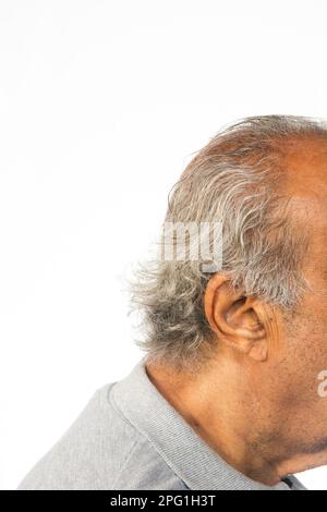Nahaufnahme des Ohres des alten Mannes Stockfoto