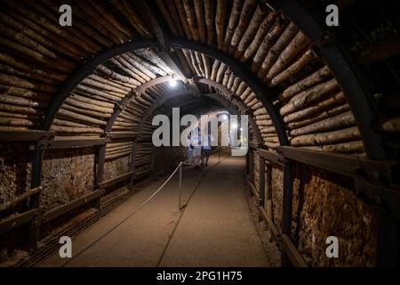 Unterirdische Tunnel, RioTinto-Minen. Peña del Hierro. Die Hauptgrube für Kupferschwefel in Rio Tinto, Sierra de Aracena und Picos de Aroche Natural Pa Stockfoto