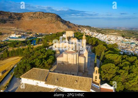 Die Altstadt von Estepa in der Provinz Sevilla, Andalusien, Südspanien, aus der Vogelperspektive. Balcón de Andalucía, Convento de Santa Clara, Iglesia de Santa María la Stockfoto