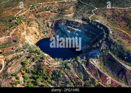 Corta Atalaya. Die Hauptgrube für Kupferschwefel in Rio Tinto, Sierra de Aracena und Picos de Aroche Natural Park. Provinz Huelva. Südandalusien Stockfoto