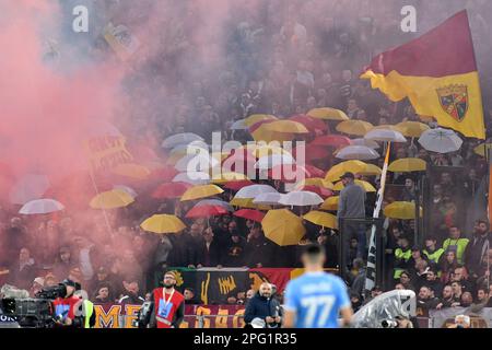 Rom, Latium. 19. März 2023. Roma-Fans beim Spiel Serie A Spiel Serie A Spiel Lazio V Roma, Rom, Italien, 19. März 2023 Kredit: massimo insabato/Alamy Live News Stockfoto