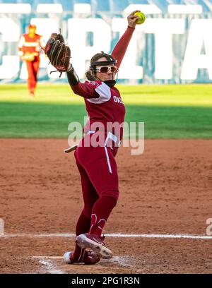 18. März 2023, Oklahoma City, Oklahoma, Vereinigte Staaten von Amerika: Oklahoma's Kierston Deal (11) bietet ein Pitch gegen die Weber State Wildcats während der Hall of Fame Classic am Samstag, 18. März 2023 im Softball Hall of Fame Stadium in Oklahoma City. (Kreditbild: © Nicholas Rutledge/ZUMA Press Wire) NUR REDAKTIONELLE VERWENDUNG! Nicht für den kommerziellen GEBRAUCH! Stockfoto