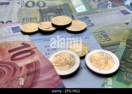 München, Deutschland. 20. März 2023. Thema Sparbuch, Funktion, Sparbuch, Sparen, Zinsen, Kredit, Investition, Spareinlage? Kredit: dpa/Alamy Live News Stockfoto