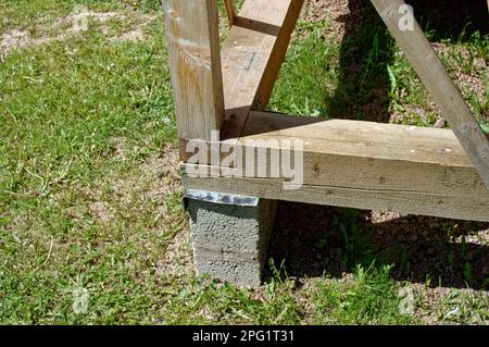 Bau von Holzausbauten eines Landhauses in russland Stockfoto