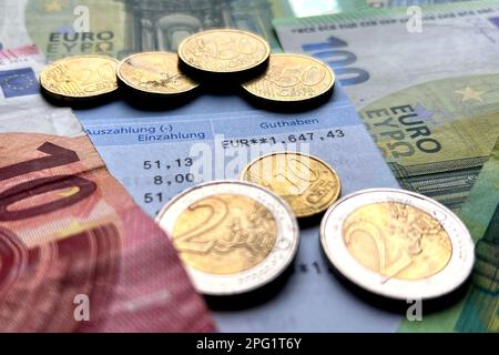 München, Deutschland. 20. März 2023. Thema Sparbuch, Funktion, Sparbuch, Sparen, Zinsen, Kredit, Investition, Spareinlage? Kredit: dpa/Alamy Live News Stockfoto