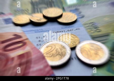 München, Deutschland. 20. März 2023. Thema Sparbuch, Funktion, Sparbuch, Sparen, Zinsen, Kredit, Investition, Spareinlage? Kredit: dpa/Alamy Live News Stockfoto