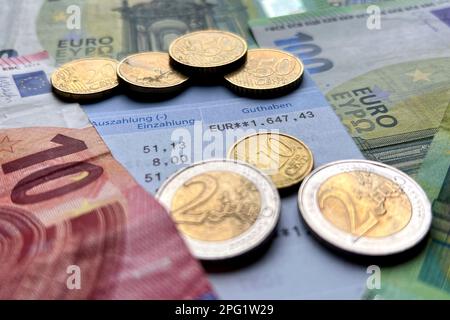 München, Deutschland. 20. März 2023. Thema Sparbuch, Funktion, Sparbuch, Sparen, Zinsen, Kredit, Investition, Spareinlage? Kredit: dpa/Alamy Live News Stockfoto