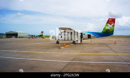 Air Seychelles kleines Propellerflugzeug am Flughafen Mahe Stockfoto