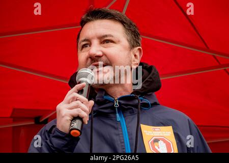 Olivier Besancenot. Treffen der NUPES auf dem Place de Stalingrad in Paris zur Festlegung der Folgemaßnahmen zur Bewegung gegen die Rentenreform.#No russland Stockfoto