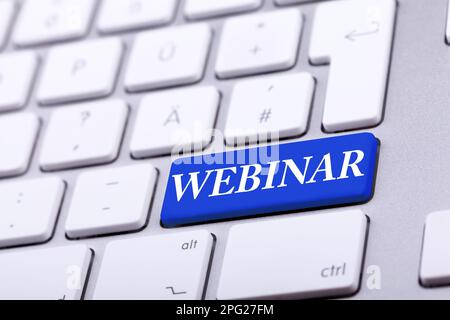 Tastatur mit Webinar Text darauf in Nahaufnahme Foto. Online-lernen Stockfoto