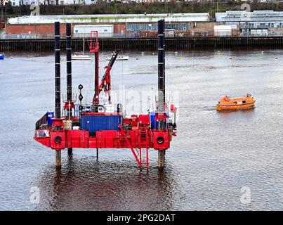 SKATE-3E-Bohrwagen von Immingham, der das Tyne-Flussbett für den neuen Fährhafen North Shields bohrt Stockfoto