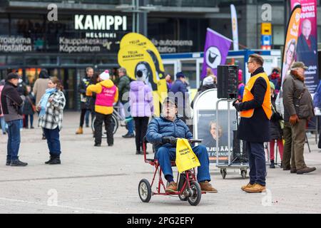 Helsinki, Uusimaa, Finnland. 19. März 2023. In Finnland werden die Abgeordneten alle vier Jahre gewählt. 2023 finden die Wahlen am Sonntag, dem 2. April, statt. Der Wahlkampf ist im Gange. (Kreditbild: © Marina Takimoto/ZUMA Press Wire) NUR REDAKTIONELLE VERWENDUNG! Nicht für den kommerziellen GEBRAUCH! Stockfoto