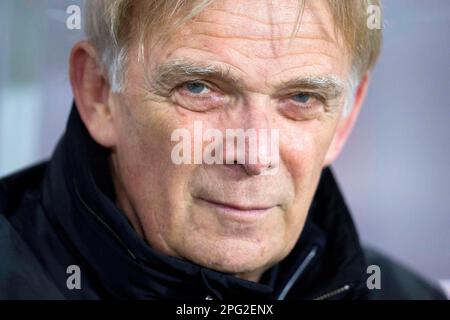 ARCHIVFOTO: Volker FINKE wird am 24. März 2023 75, Volker FINKE (Sportdirektor, K), Portrait, Portrait Football 1. Bundesliga, FC Köln (K) - Hannover 96 (H) 4: 0, am 03. März 11/2011 in Köln, liga1&matchday26&saison1011 ?Sven Simon#Prinzess-Luise-Straße 41#45479 Mülheim/R Tel. 0208/9413250#Fax. 0208/9413260#Konto. 4030 025 100 GLSB-Bankcode 430 609 67# www.SvenSimon.net. Stockfoto