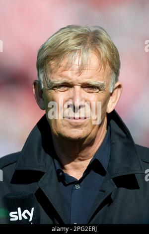 Guetersloh, Deutschland. 31. Juli 2011. ARCHIVFOTO: Volker FINKE wird am 24. März 2023 75 Jahre alt, Volker FINKE (Sportdirektor, K), Portrait, Portrait, Portrait, Portrait, Aufrechtes Format, Fußball DFB Cup 1. Runde, SC Wiedenbrueck 2000 (GT) - 1.FC Köln (K) 0:3, am 31. Juli 2011 in Guetersloh? Kredit: dpa/Alamy Live News Stockfoto