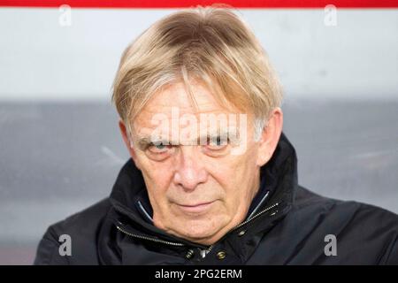 ARCHIVFOTO: Volker FINKE wird am 24. März 2023 75, Volker FINKE (Sportdirektor, K), Portrait, Portrait Football 1. Bundesliga, FC Köln (K) - Hannover 96 (H) 4: 0, am 03. März 11/2011 in Köln, liga1&matchday26&saison1011 ?Sven Simon#Prinzess-Luise-Straße 41#45479 Mülheim/R Tel. 0208/9413250#Fax. 0208/9413260#Konto. 4030 025 100 GLSB-Bankcode 430 609 67# www.SvenSimon.net. Stockfoto