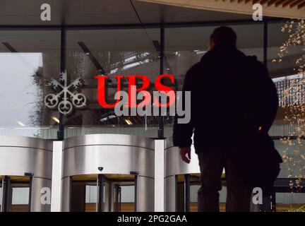 London, England, Großbritannien. 20. März 2023. Allgemeiner Überblick über die Büros der UBS UK in der City of London, da der Schweizer Bankriese seine Übernahme der in Schwierigkeiten befindlichen Bank Credit Suisse bekannt gibt. (Kreditbild: © Vuk Valcic/ZUMA Press Wire) NUR REDAKTIONELLE VERWENDUNG! Nicht für den kommerziellen GEBRAUCH! Stockfoto