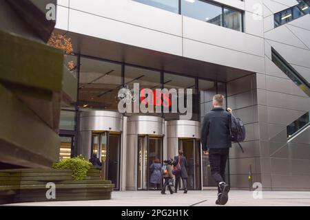 London, England, Großbritannien. 20. März 2023. Allgemeiner Überblick über die Büros der UBS UK in der City of London, da der Schweizer Bankriese seine Übernahme der in Schwierigkeiten befindlichen Bank Credit Suisse bekannt gibt. (Kreditbild: © Vuk Valcic/ZUMA Press Wire) NUR REDAKTIONELLE VERWENDUNG! Nicht für den kommerziellen GEBRAUCH! Stockfoto