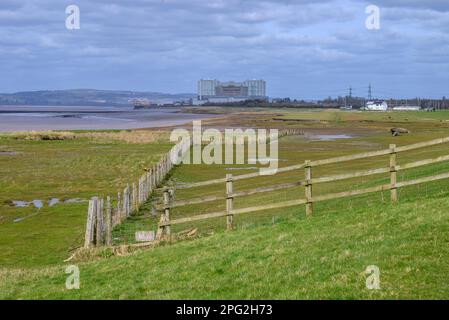 Oldbury-Kernkraftwerk am Ufer der Flussmündung des Severn, Oldbury-on-Severn, South Gloucestershire, England, Großbritannien Stockfoto