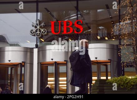 London, England, Großbritannien. 20. März 2023. Allgemeiner Überblick über die Büros der UBS UK in der City of London, da der Schweizer Bankriese seine Übernahme der in Schwierigkeiten befindlichen Bank Credit Suisse bekannt gibt. (Kreditbild: © Vuk Valcic/ZUMA Press Wire) NUR REDAKTIONELLE VERWENDUNG! Nicht für den kommerziellen GEBRAUCH! Stockfoto
