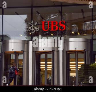 London, England, Großbritannien. 20. März 2023. Allgemeiner Überblick über die Büros der UBS UK in der City of London, da der Schweizer Bankriese seine Übernahme der in Schwierigkeiten befindlichen Bank Credit Suisse bekannt gibt. (Kreditbild: © Vuk Valcic/ZUMA Press Wire) NUR REDAKTIONELLE VERWENDUNG! Nicht für den kommerziellen GEBRAUCH! Stockfoto