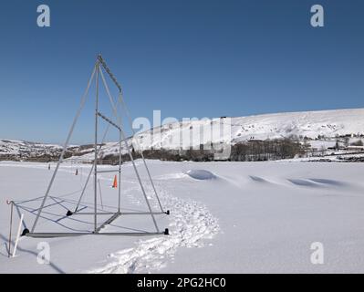 Schnee treibt auf Hemplow, dem Gelände des Marsden Cricket Clubs in Marsden Stockfoto