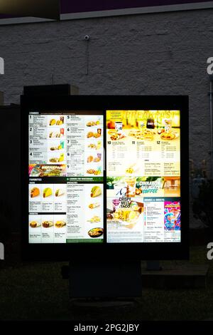 Das Drive-Through-Menü im Taco Bell, einem Fast-Food-Restaurant am Northern Boulevard in Flushing, Queens, New York City Stockfoto