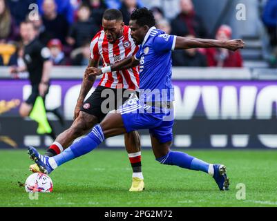 Ivan Toney aus Brentford und Daniel Amartey aus Leicester City während des Premier League-Spiels im GTECH Community Stadium in London. Foto: Samstag, 18. März 2023. Stockfoto