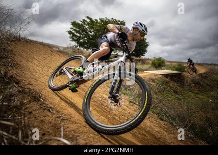 Vincenzo Nibali von Italien in Aktion während des Trainings vor dem Cape Epic Mountain Bike Bühnenrennen in Meerendal, Südafrika, 18. März 2023. Stockfoto