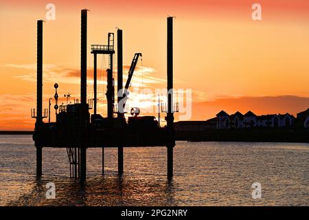 SKATE-3E-Bohrwagen von Immingham, Probebohrungen im Morgengrauen am Tyne-Flussbett für das neue North Shields-Fährterminal Stockfoto