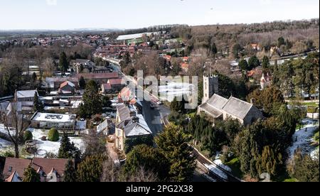 Das malerische Dorf Thornton Le Dale im North Yorkshire Moors National Park aus der Vogelperspektive Stockfoto