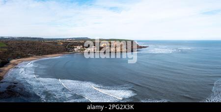 Das beliebte Touristenziel Runswick Bay an der Nordostküste Englands aus der Vogelperspektive Stockfoto