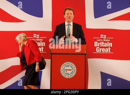 London, Großbritannien. 20. März 2023. Die Reformpartei veranstaltet eine große Pressekonferenz. Der Vorsitzende der Reformpartei, Richard Tice, kündigt an, dass die Reformpartei sich reformiert. Pressekonferenz der Reformpartei Kredit: Mark Thomas/Alamy Live News Stockfoto