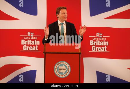 London, Großbritannien. 20. März 2023. Die Reformpartei veranstaltet eine große Pressekonferenz. Der Vorsitzende der Reformpartei, Richard Tice, kündigt an, dass die Reformpartei sich reformiert. Pressekonferenz der Reformpartei Kredit: Mark Thomas/Alamy Live News Stockfoto