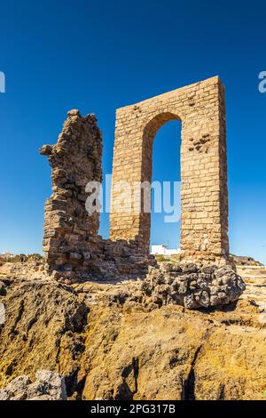 Arc in der Nähe des phönizischen Cothon und Friedhof auf dem Wappen von Mahdia, Tunesien. Nordafrika Stockfoto