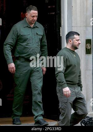 Der ukrainische Präsident Volodymyr Zelensky verlässt die Downing Street 10 in London. Stockfoto