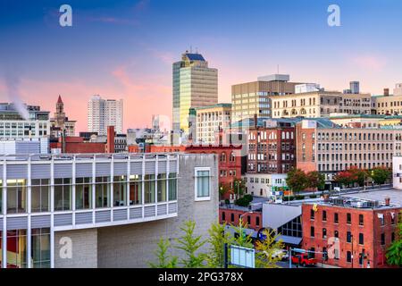 Worcester, Massachusetts, USA Skyline in der Abenddämmerung. Stockfoto