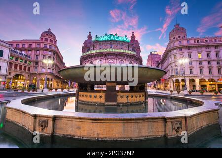 GENUA, ITALIEN - 30. DEZEMBER 2021: Piazza De Ferrari am Brunnen am Morgen. Stockfoto