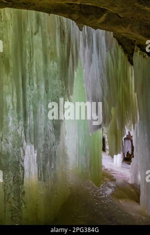 Die spektakulären Eisformationen der Eben Ice Caves, Rock River Canyon Wilderness, Hiawatha National Forest, Michigan, USA Stockfoto