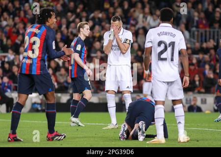 Karim Benzema of Real Madrid reagiert während des spanischen Fußballspiels La Liga zwischen dem FC Barcelona und Real Madrid am 19. März 2023 im Camp Nou Stadion in Barcelona, Spanien – Foto: Irina R Hipolito/DPPI/LiveMedia Stockfoto