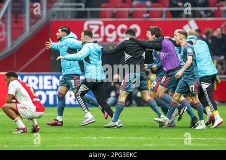 AMSTERDAM, NIEDERLANDE - MÄRZ 19: Feyenoord-Spieler sind beim niederländischen Eredivisie-Spiel zwischen Ajax und Feyenoord bei Johan Cruijff Aren mit dem Sieg zufrieden Stockfoto