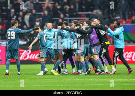 AMSTERDAM, NIEDERLANDE - MÄRZ 19: Feyenoord-Spieler sind beim niederländischen Eredivisie-Spiel zwischen Ajax und Feyenoord bei Johan Cruijff Aren mit dem Sieg zufrieden Stockfoto