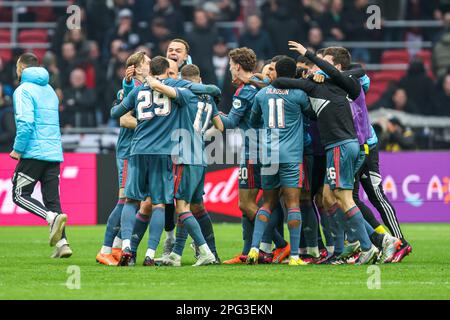 AMSTERDAM, NIEDERLANDE - MÄRZ 19: Feyenoord-Spieler sind beim niederländischen Eredivisie-Spiel zwischen Ajax und Feyenoord bei Johan Cruijff Aren mit dem Sieg zufrieden Stockfoto