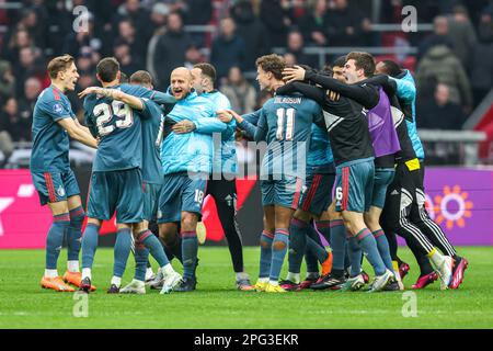 AMSTERDAM, NIEDERLANDE - MÄRZ 19: Feyenoord-Spieler sind beim niederländischen Eredivisie-Spiel zwischen Ajax und Feyenoord bei Johan Cruijff Aren mit dem Sieg zufrieden Stockfoto