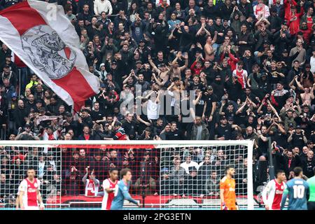 AMSTERDAM, NIEDERLANDE - MÄRZ 19: Ajax-Fans während des niederländischen Eredivisie-Spiels zwischen Ajax und Feyenoord in der Johan Cruijff Arena am 19. März 20 Stockfoto